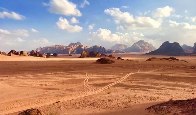 全球十大经典沙漠电影（奥斯卡获奖电影沙丘场景与柴达木的戈壁沙漠景观）(8)